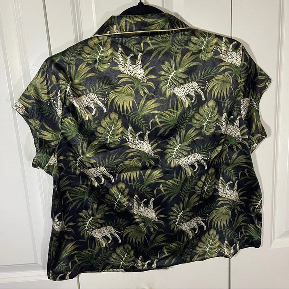 Tommy Bahama Pajama Top Size Medium Jungle Animal Print Sleepwear Button Front - Picture 2 of 7